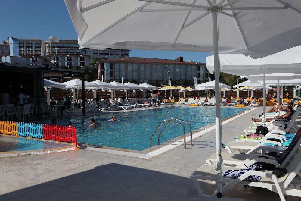 Ucar Royal Hotel Ve Konferans Salonu Sile Exterior photo